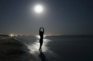 Full-Moon-Woman